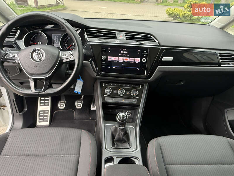 Мікровен Volkswagen Touran 2017 в Стрию
