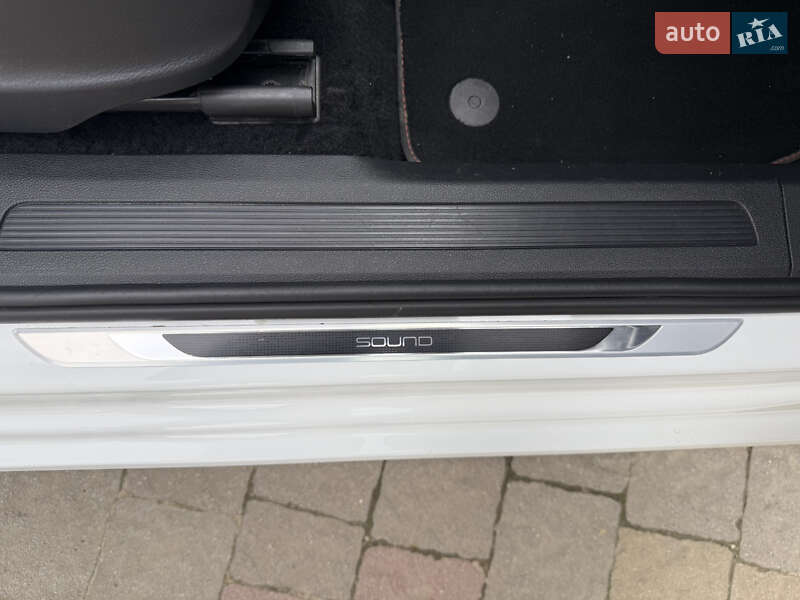 Мікровен Volkswagen Touran 2017 в Стрию