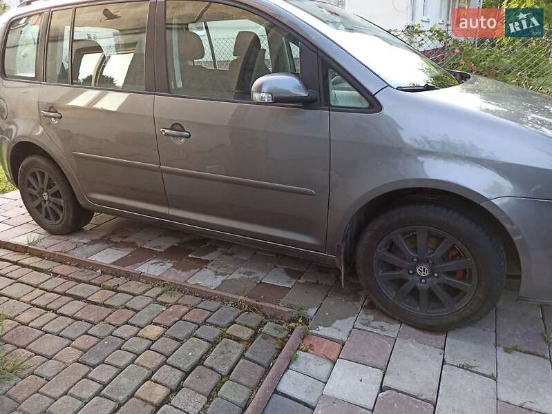 Мінівен Volkswagen Touran 2007 в Городку