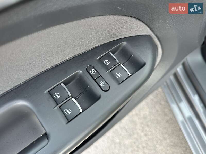 Мінівен Volkswagen Touran 2014 в Луцьку