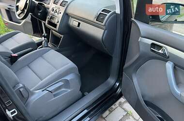 Мінівен Volkswagen Touran 2005 в 