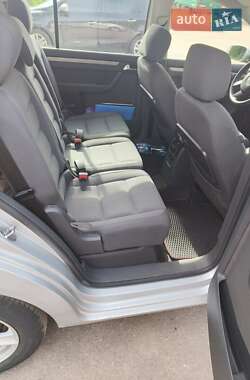 Минивэн Volkswagen Touran 2006 в 