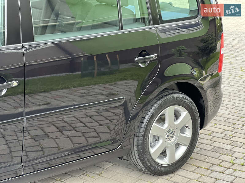 Мінівен Volkswagen Touran 2006 в Івано-Франківську