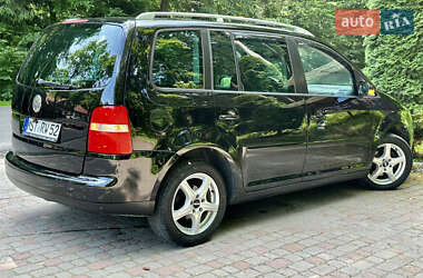 Минивэн Volkswagen Touran 2004 в 