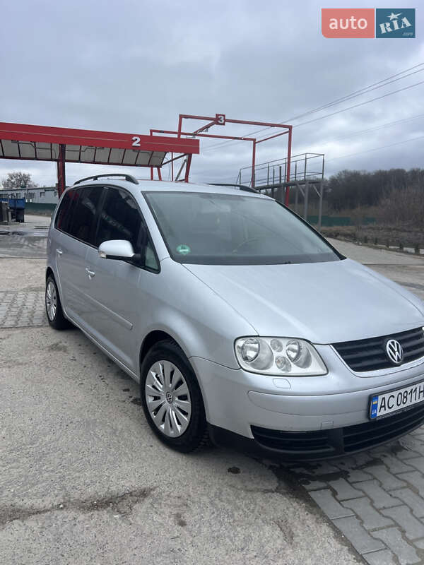 Минивэн Volkswagen Touran 2004 в Камне-Каширском