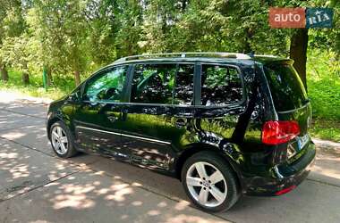 Мінівен Volkswagen Touran 2012 в 