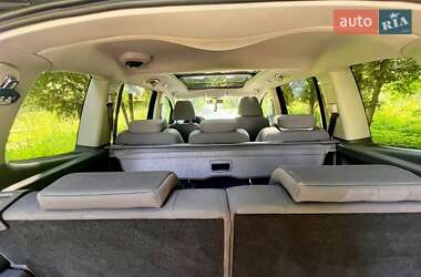 Мінівен Volkswagen Touran 2012 в 