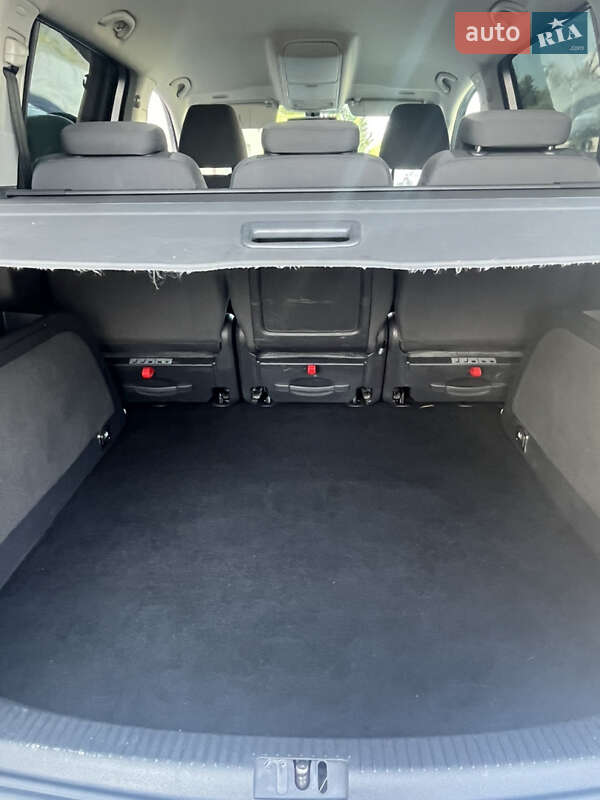 Мінівен Volkswagen Touran 2011 в Калуші