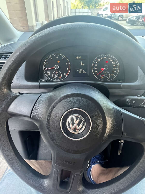 Мінівен Volkswagen Touran 2011 в Калуші