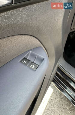 Минивэн Volkswagen Touran 2006 в 