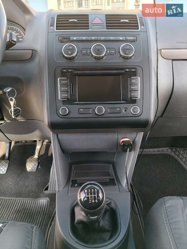 Мінівен Volkswagen Touran 2012 в Черкасах