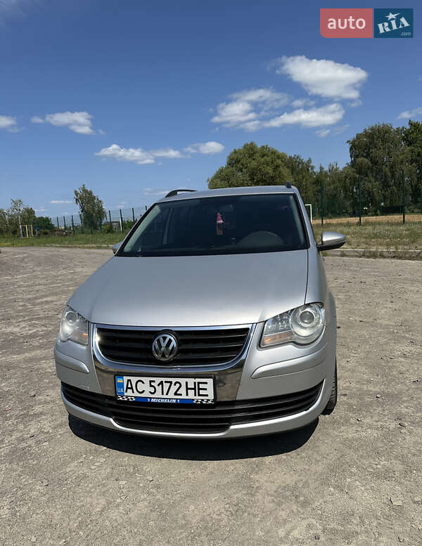 Мінівен Volkswagen Touran 2010 в Ковелі