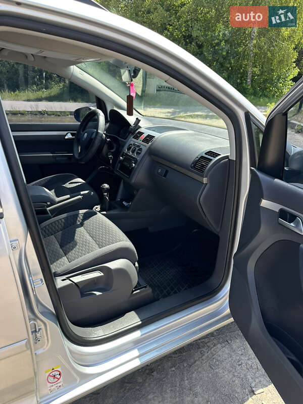 Мінівен Volkswagen Touran 2010 в Ковелі