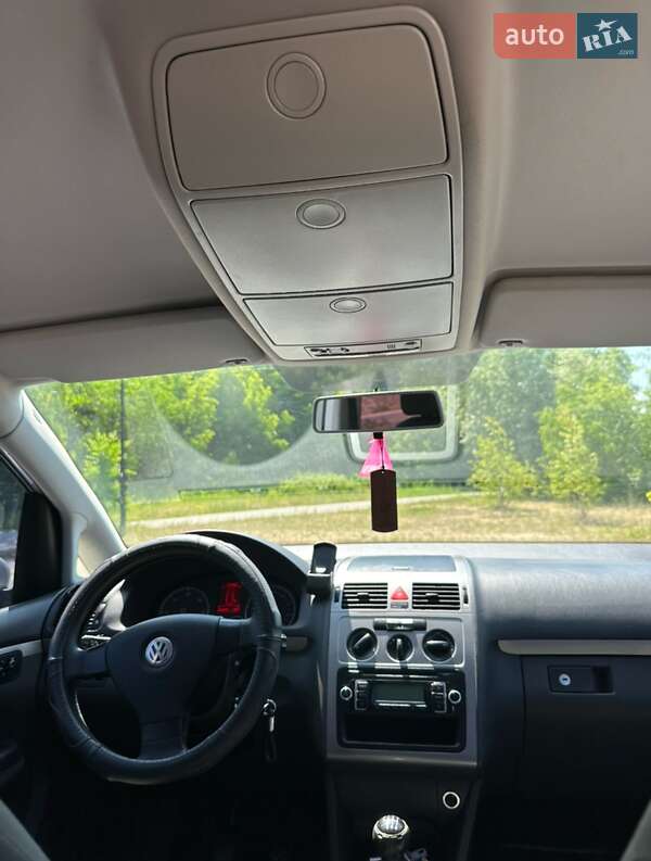 Мінівен Volkswagen Touran 2010 в Ковелі