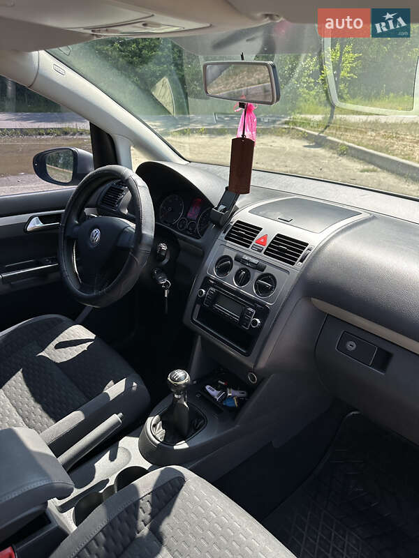 Мінівен Volkswagen Touran 2010 в Ковелі