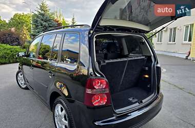 Минивэн Volkswagen Touran 2009 в 