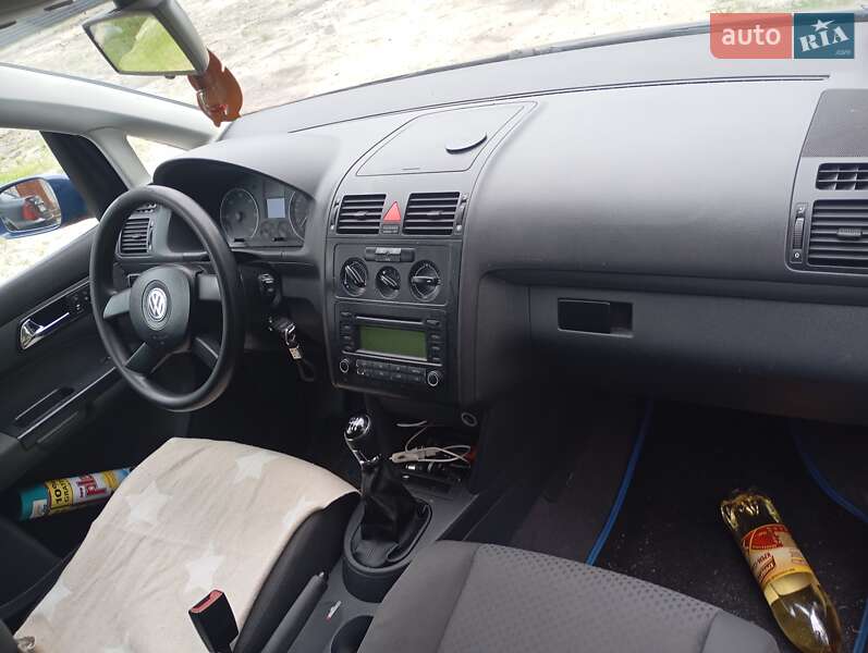 Минивэн Volkswagen Touran 2004 в Старой Выжевке