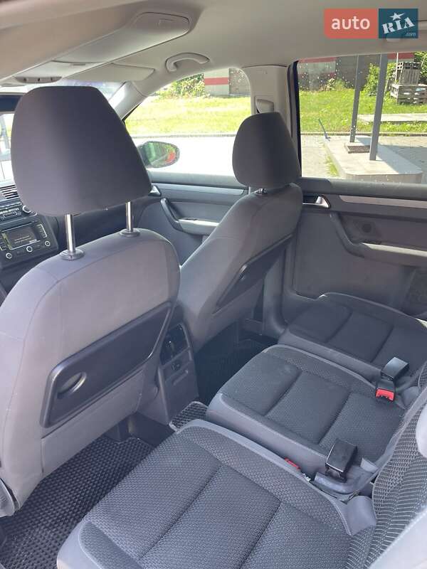 Минивэн Volkswagen Touran 2011 в Кременце
