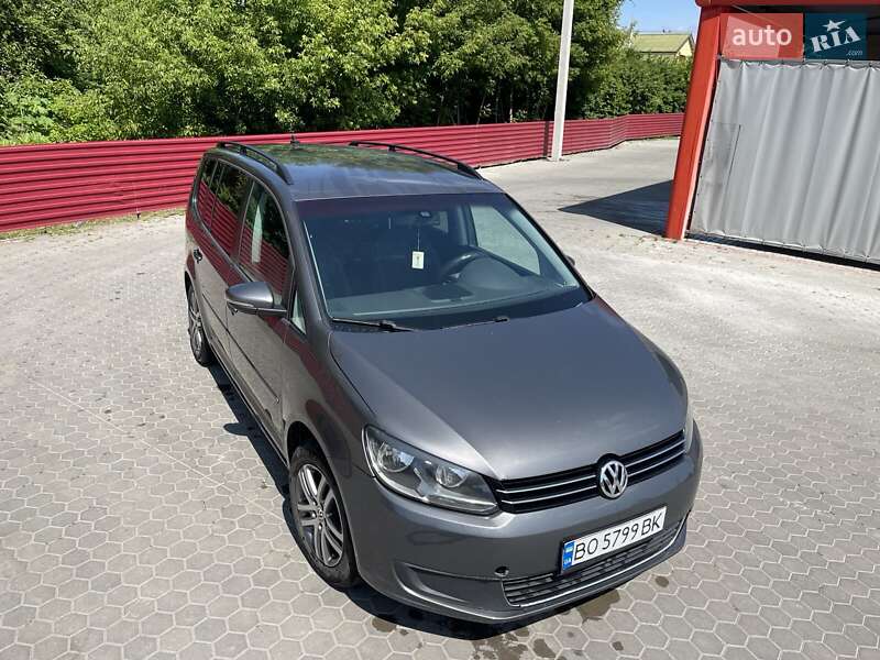 Минивэн Volkswagen Touran 2011 в Кременце