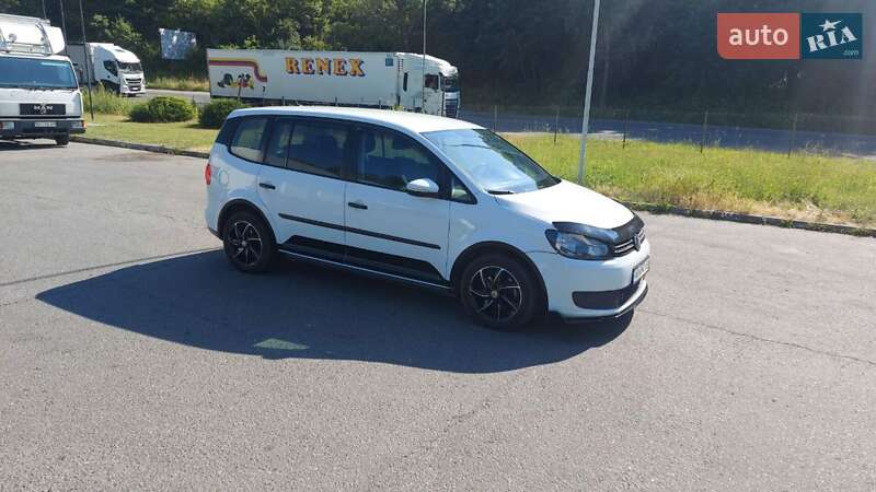 Минивэн Volkswagen Touran 2014 в 
