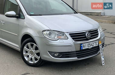 Минивэн Volkswagen Touran 2010 в Киеве
