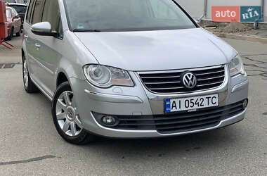 Мінівен Volkswagen Touran 2010 в Києві
