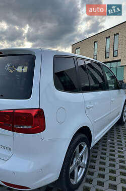 Минивэн Volkswagen Touran 2014 в 