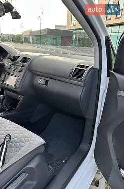 Минивэн Volkswagen Touran 2014 в 