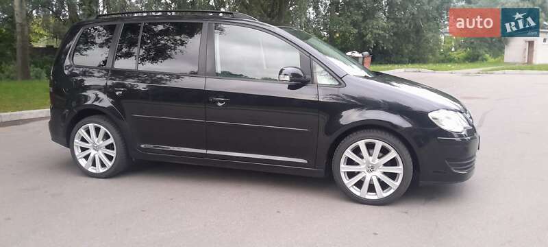 Мінівен Volkswagen Touran 2009 в Києві