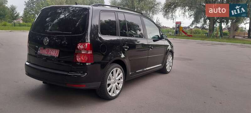 Мінівен Volkswagen Touran 2009 в Києві