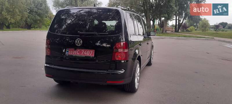 Мінівен Volkswagen Touran 2009 в Києві