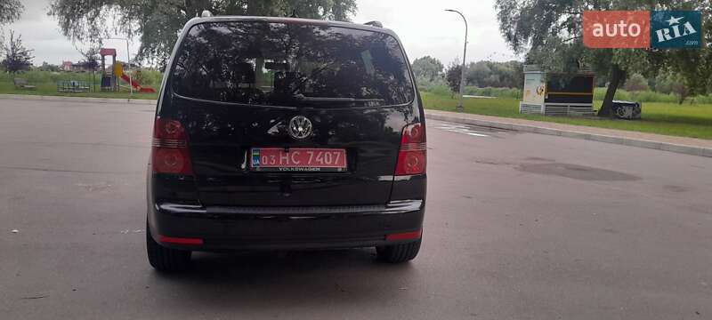Мінівен Volkswagen Touran 2009 в Києві