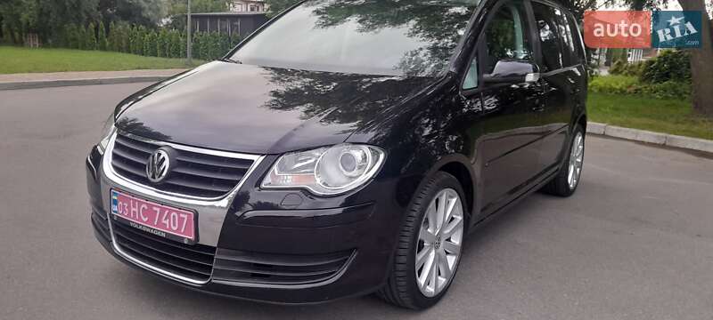 Мінівен Volkswagen Touran 2009 в Києві