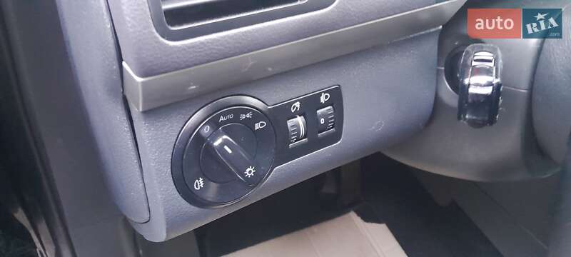 Мінівен Volkswagen Touran 2009 в Києві