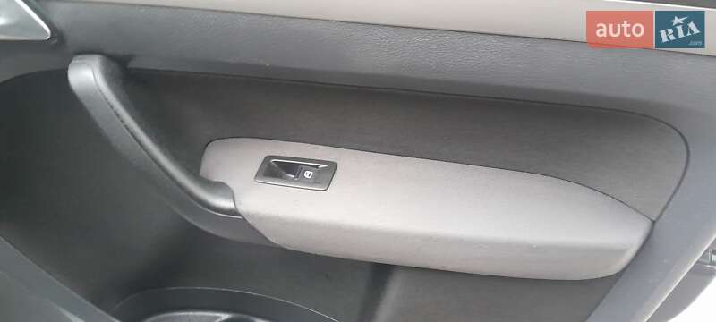 Мінівен Volkswagen Touran 2009 в Києві