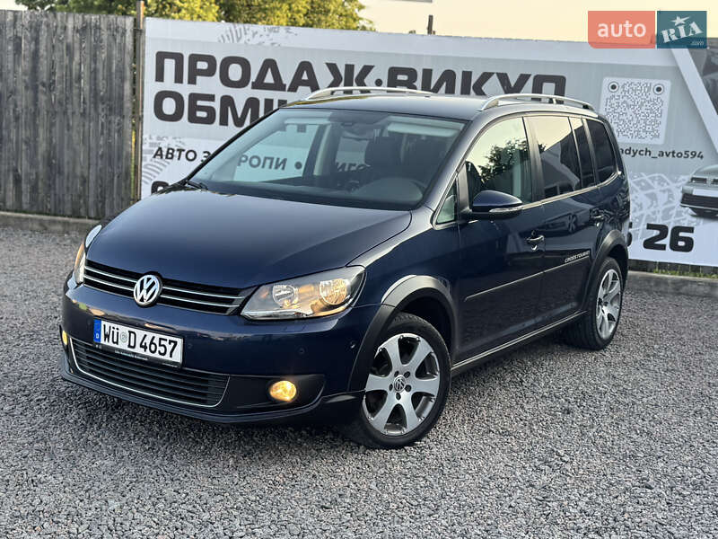 Минивэн Volkswagen Touran 2011 в Сарнах