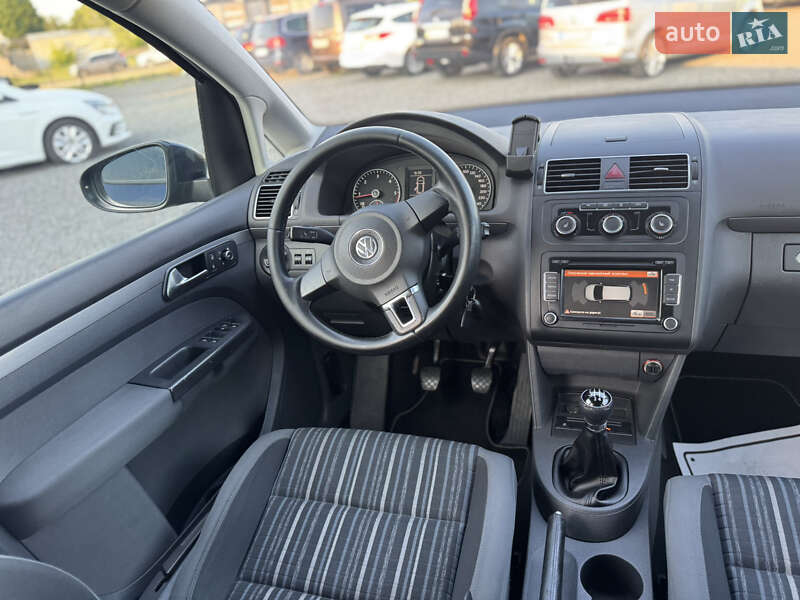 Минивэн Volkswagen Touran 2011 в Сарнах