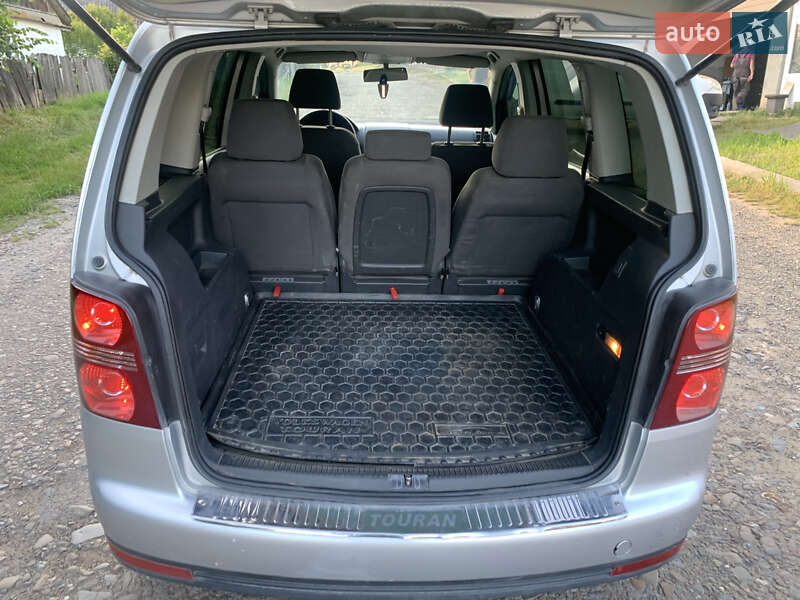Минивэн Volkswagen Touran 2006 в Колинковцах