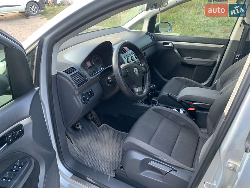 Минивэн Volkswagen Touran 2006 в Колинковцах