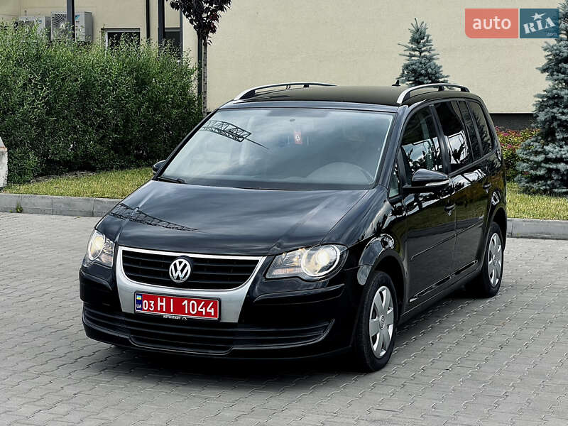 Мінівен Volkswagen Touran 2010 в Рожище