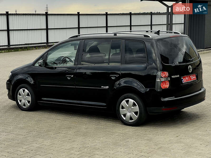 Мінівен Volkswagen Touran 2010 в Рожище