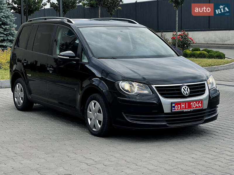 Мінівен Volkswagen Touran 2010 в Рожище