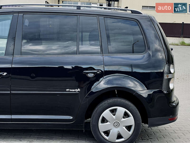 Мінівен Volkswagen Touran 2010 в Рожище