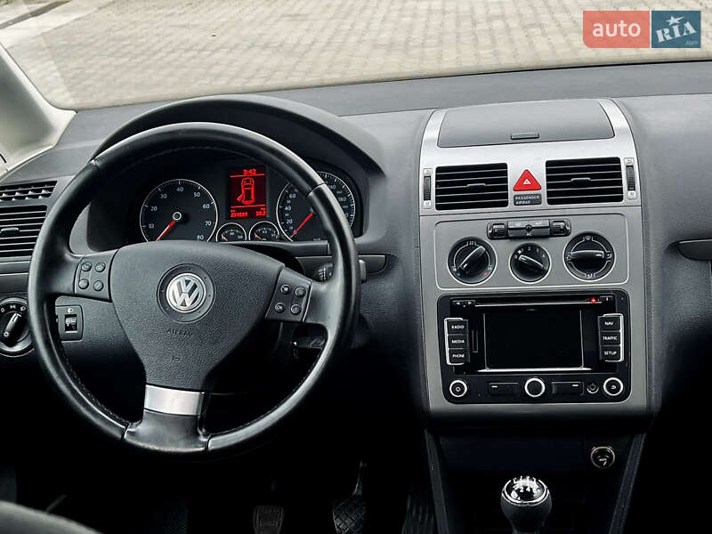 Мінівен Volkswagen Touran 2010 в Рожище