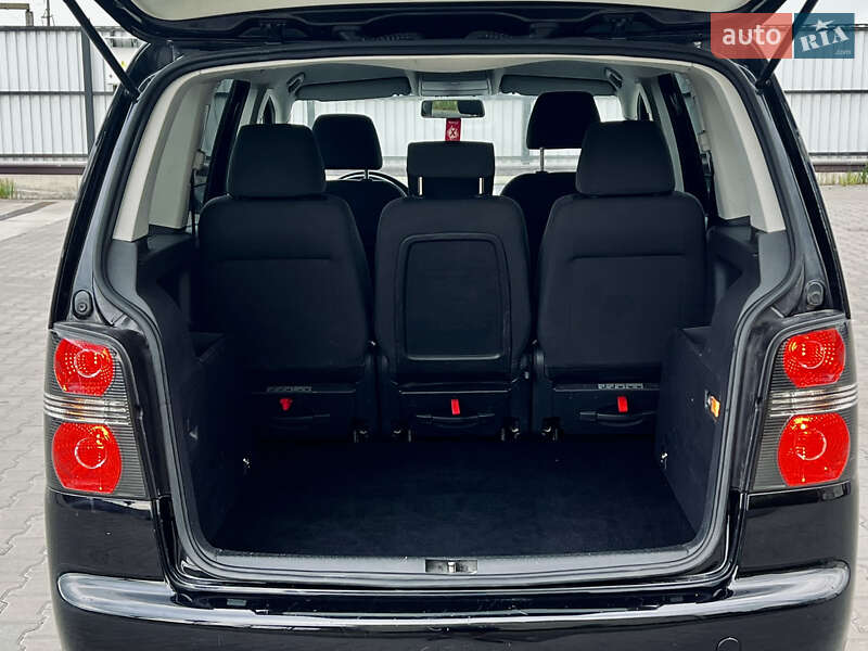 Мінівен Volkswagen Touran 2010 в Рожище