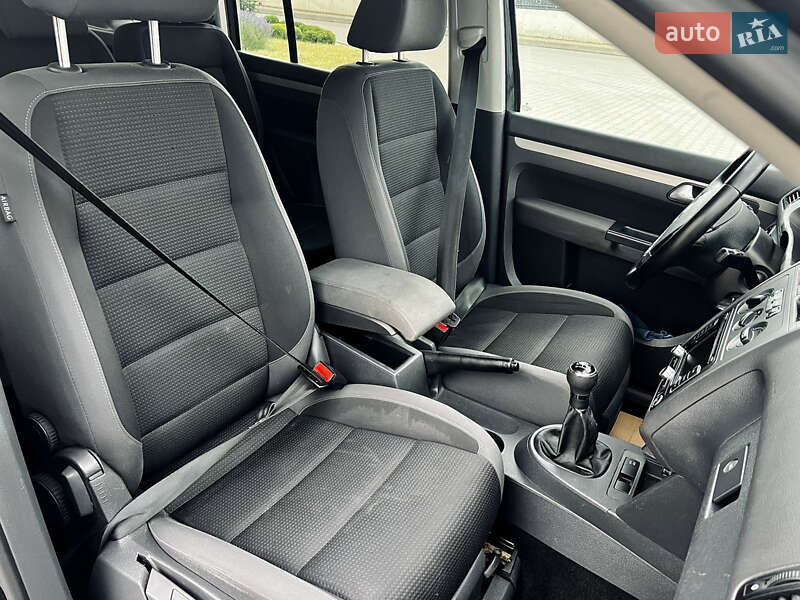 Мінівен Volkswagen Touran 2010 в Рожище