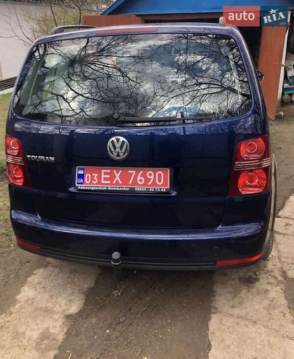 Минивэн Volkswagen Touran 2007 в Кельменцах