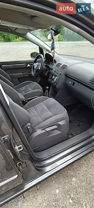 Мінівен Volkswagen Touran 2010 в Красилові