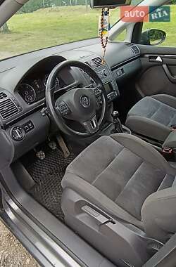 Мінівен Volkswagen Touran 2010 в 