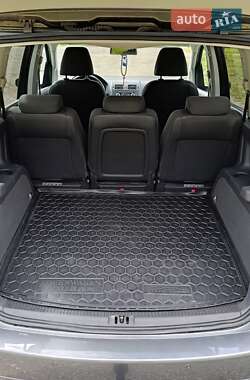 Мінівен Volkswagen Touran 2010 в 